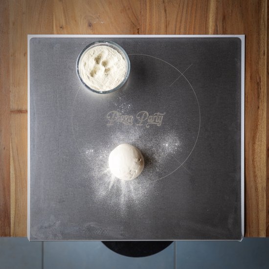 RVS werkblad voor Pizza / Deeg 66 X 48 inclusief antislip mat